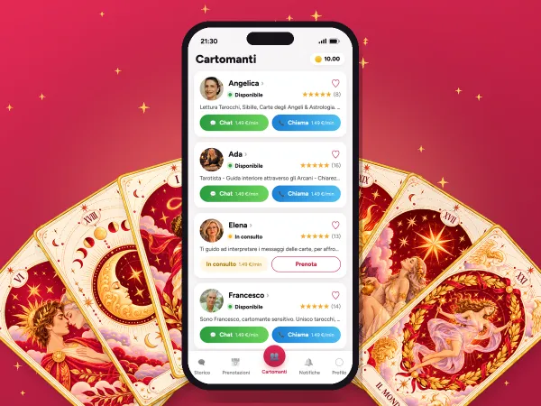 L'app Cartomando sul telefono con l'elenco delle cartomanti, le stelle, le recensioni e i pulsanti chat e chiama, davanti alle carte dei tarocchi Cartomando